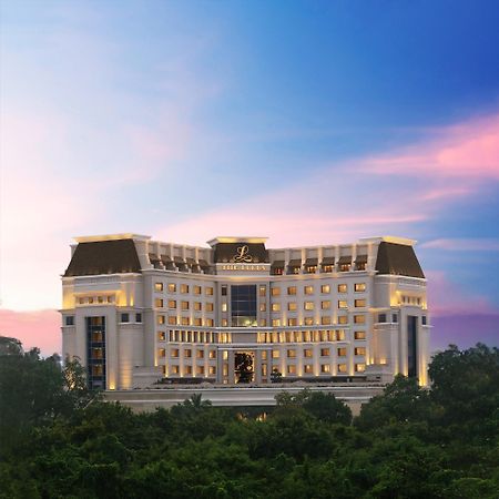 Отель The Leela Hyderabad Banjara Hills Экстерьер фото
