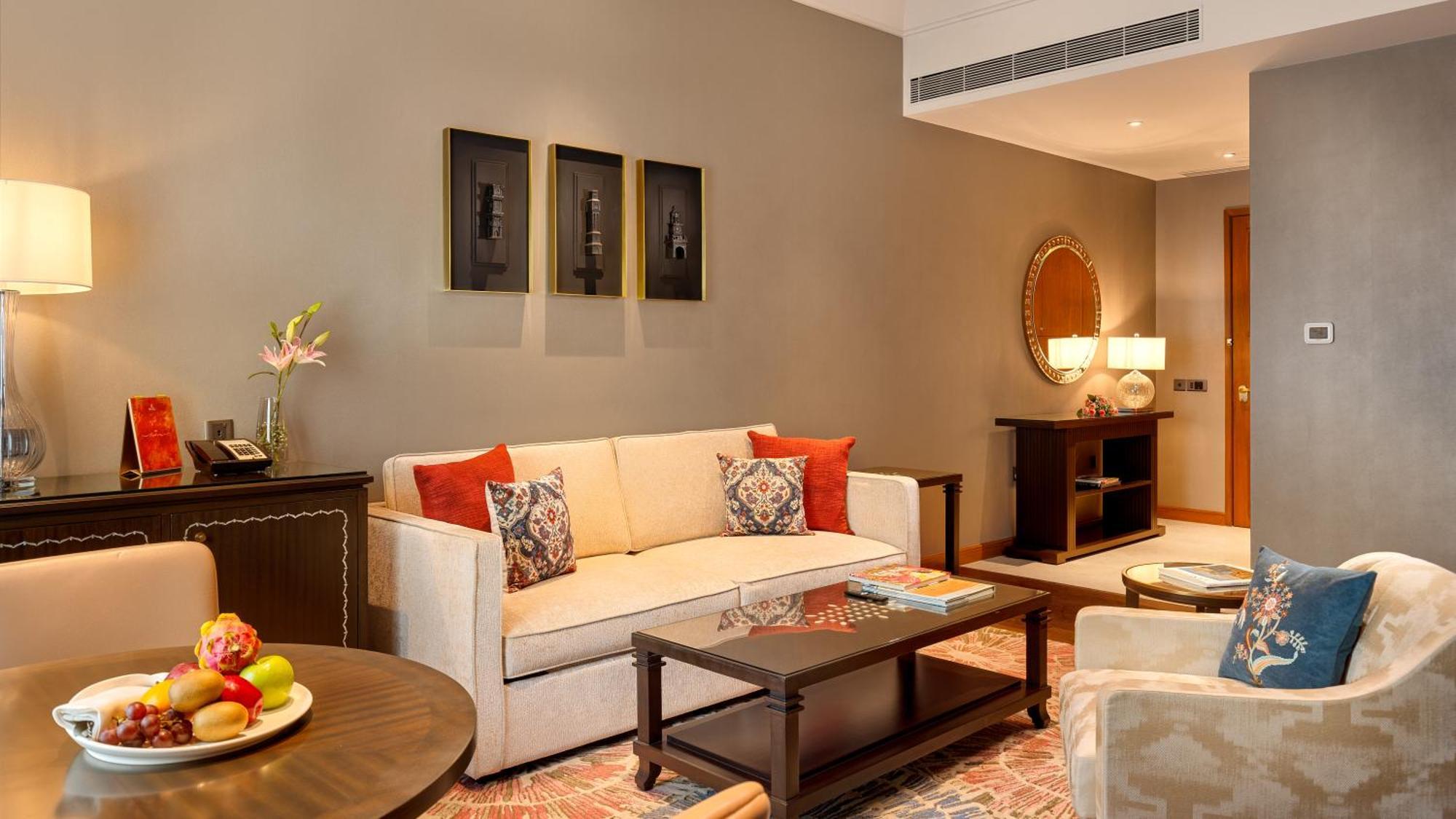 Отель The Leela Hyderabad Banjara Hills Экстерьер фото