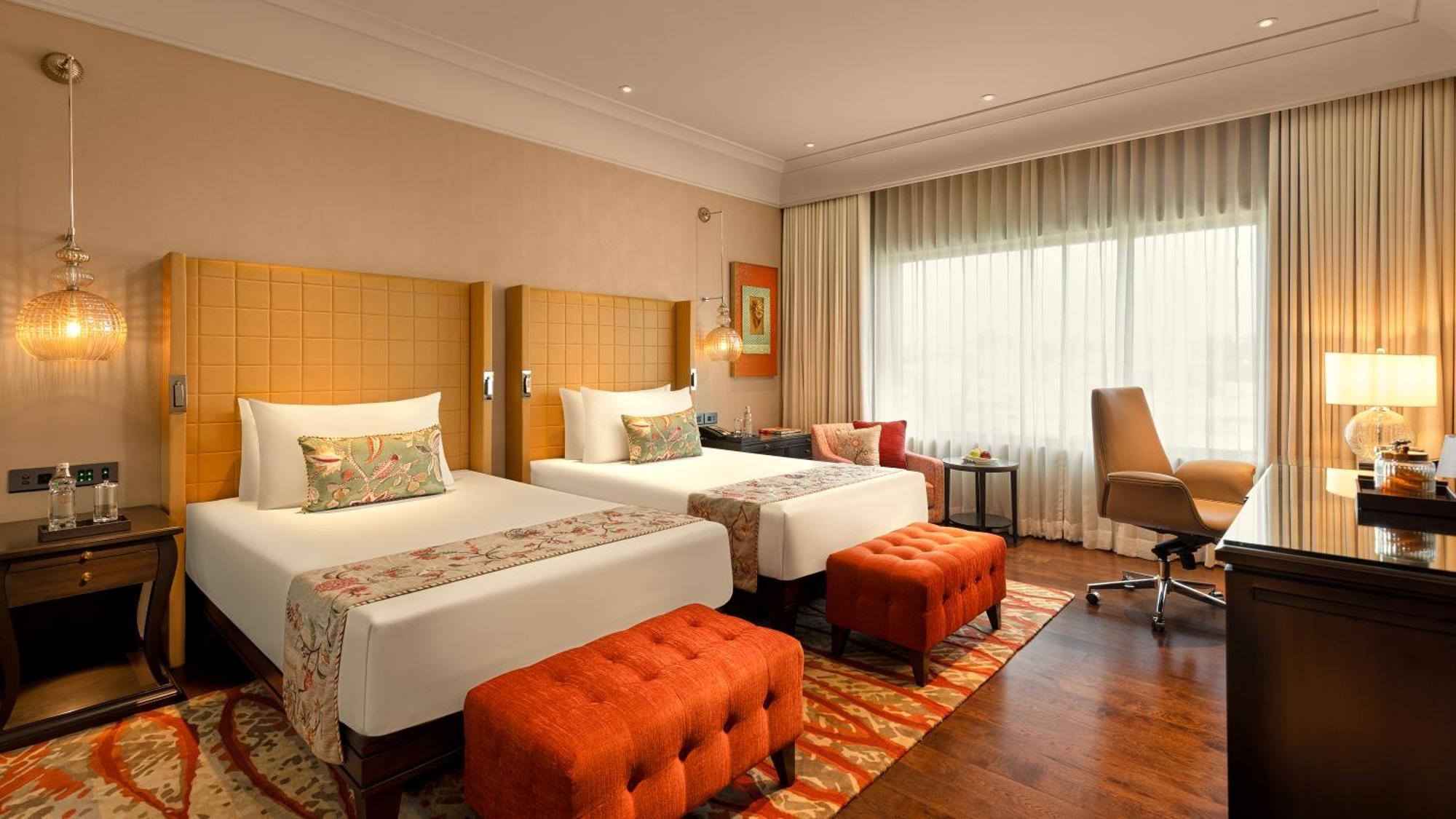 Отель The Leela Hyderabad Banjara Hills Экстерьер фото