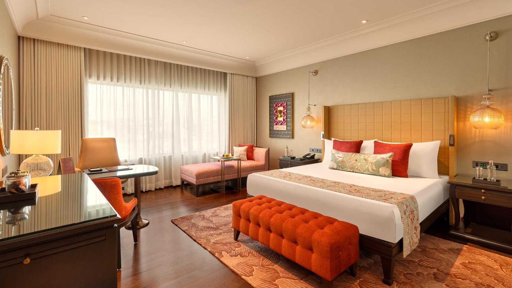 Отель The Leela Hyderabad Banjara Hills Экстерьер фото