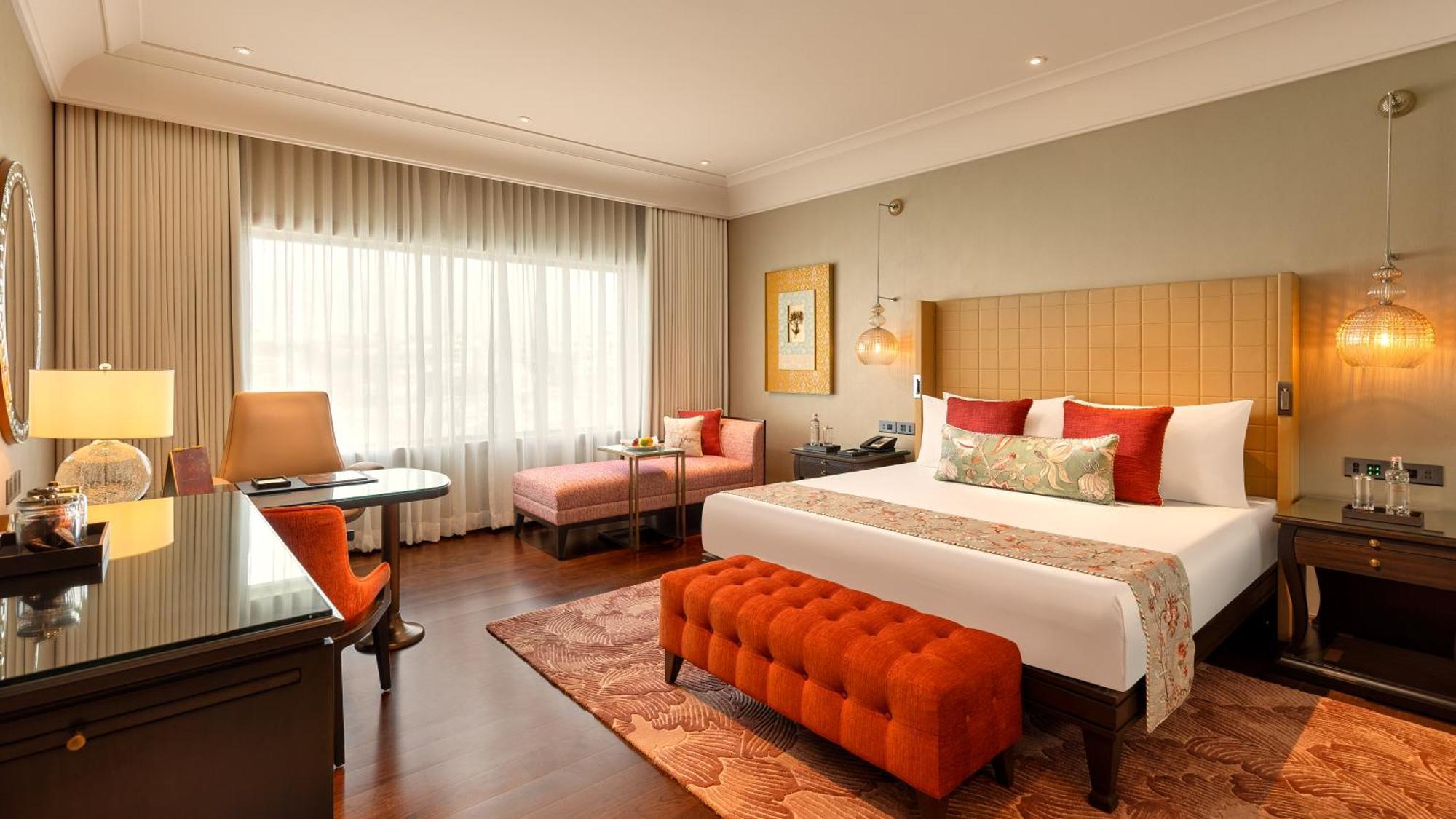 Отель The Leela Hyderabad Banjara Hills Экстерьер фото