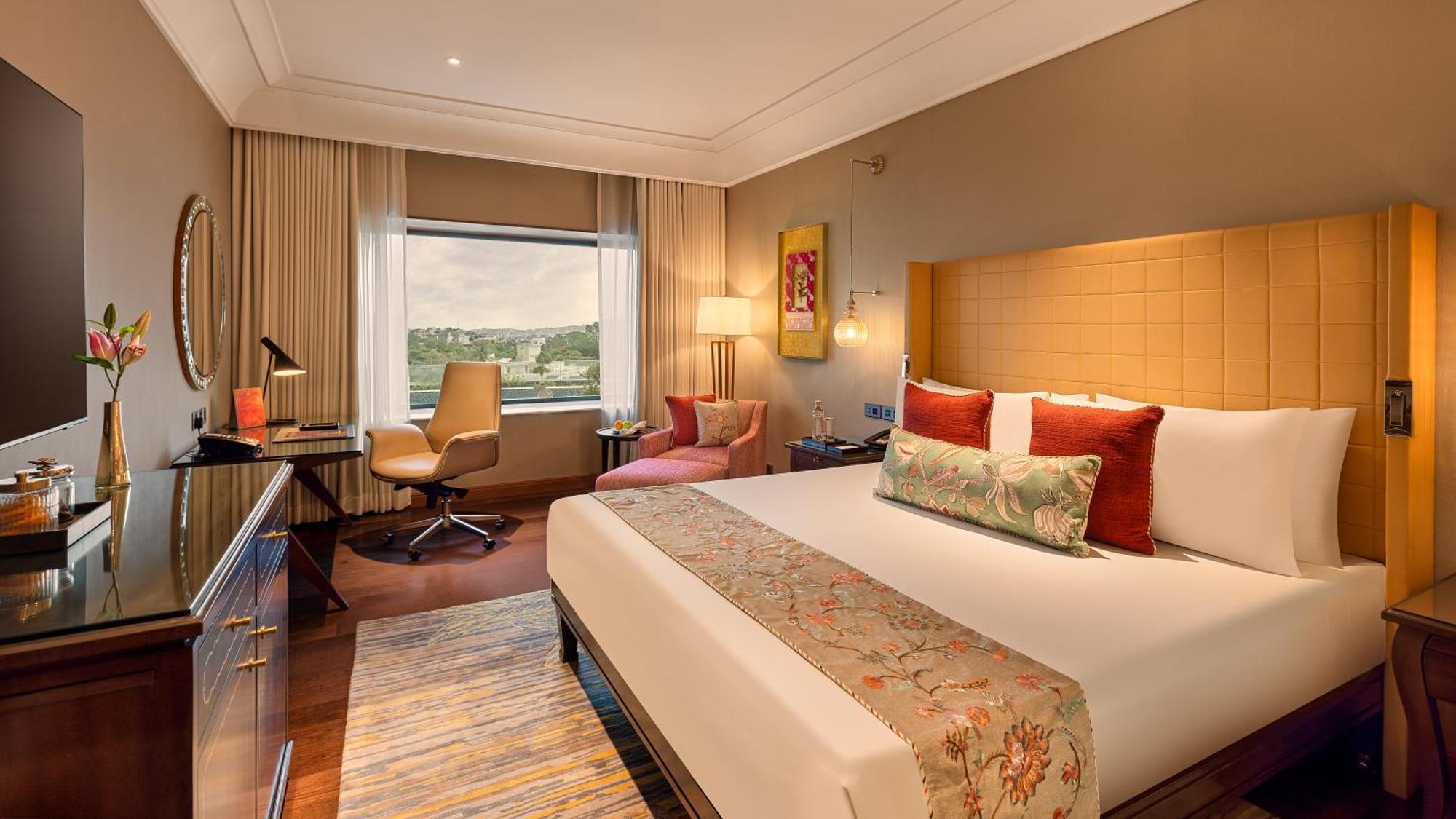 Отель The Leela Hyderabad Banjara Hills Экстерьер фото