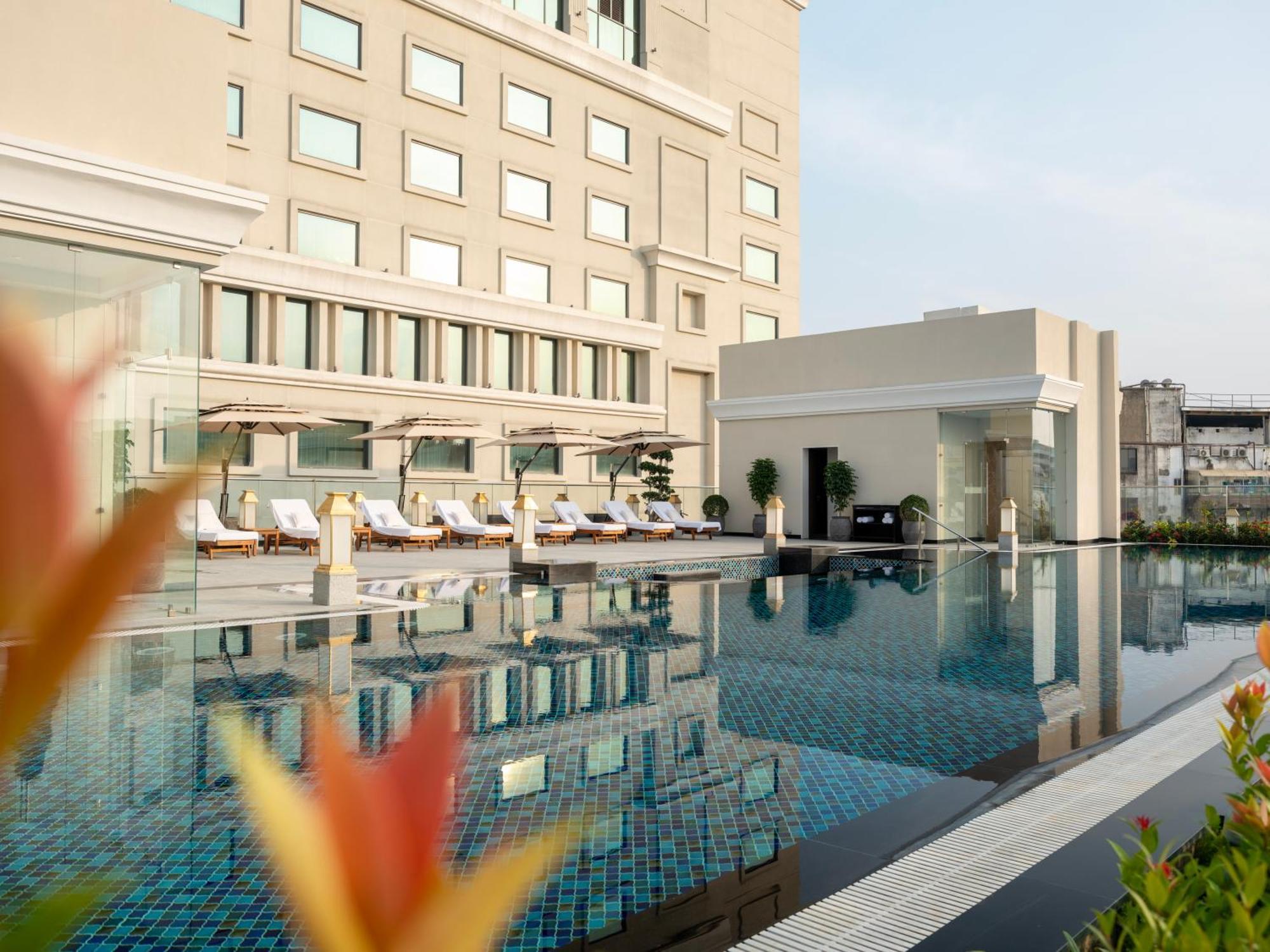 Отель The Leela Hyderabad Banjara Hills Экстерьер фото