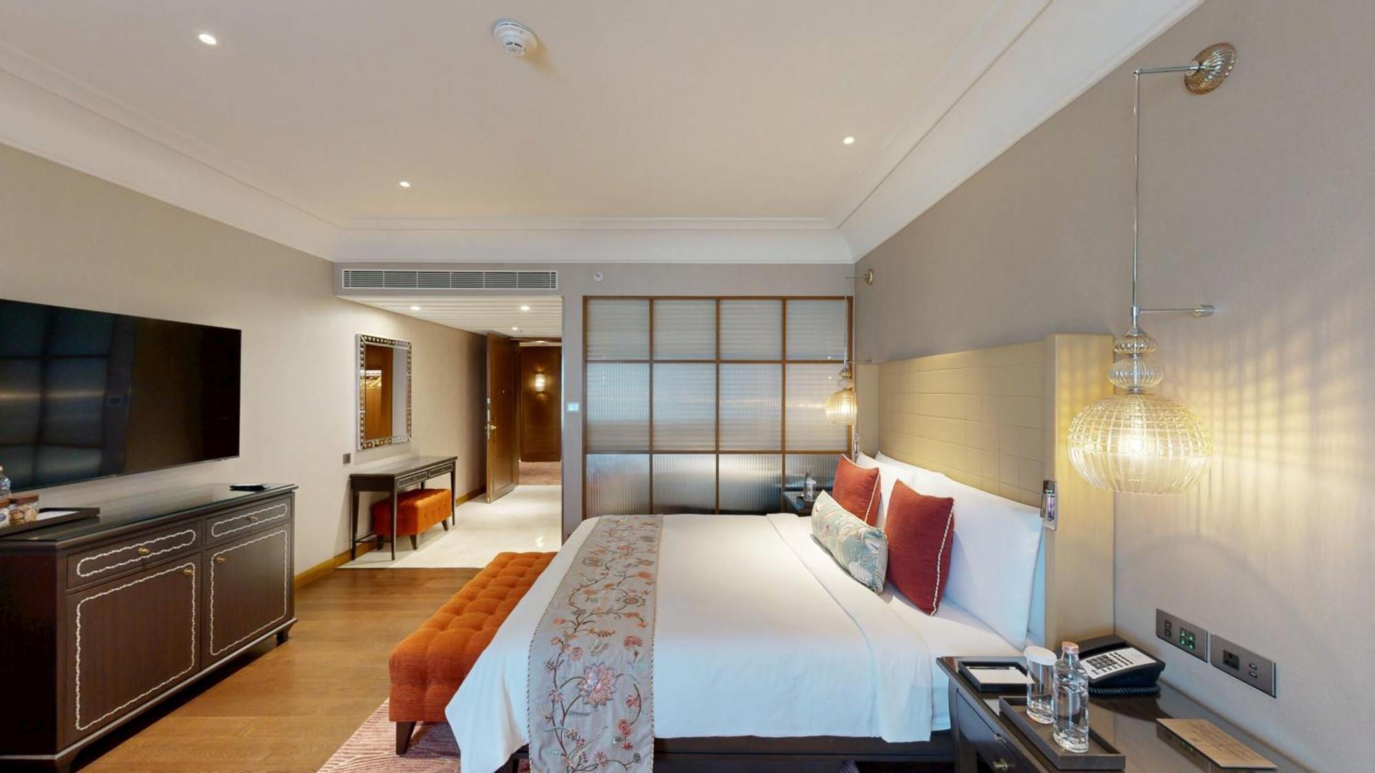 Отель The Leela Hyderabad Banjara Hills Экстерьер фото